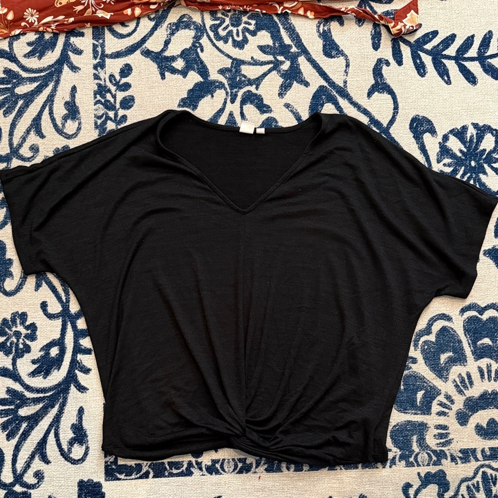 GAP Black V-Neck Crop Top
